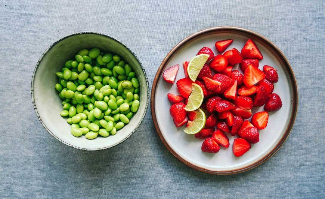 salad strawberries edamame beans