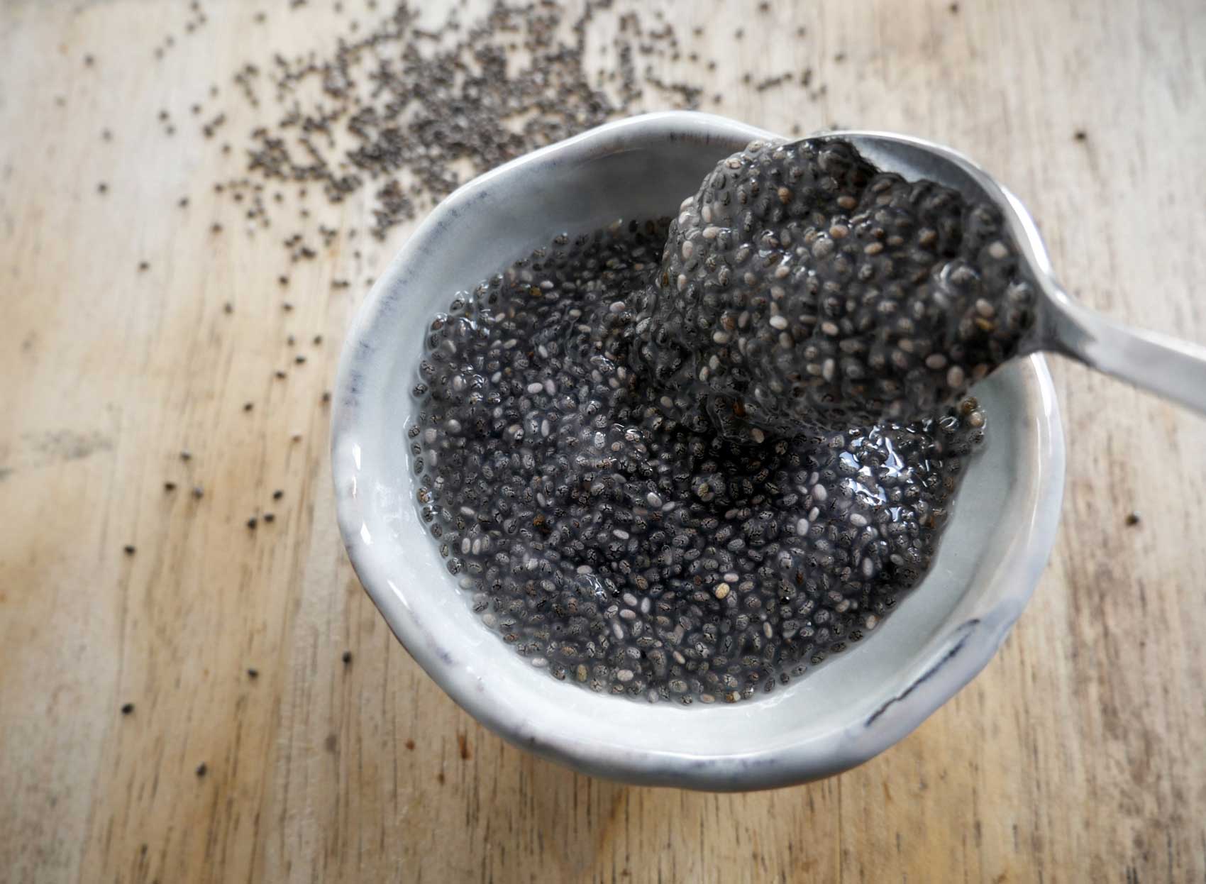 mix chiaseeds and water together